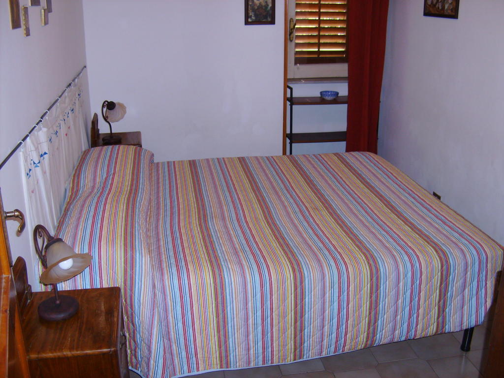 Bed & Breakfast 5 Di Spade Gioiosa Marea Camera foto