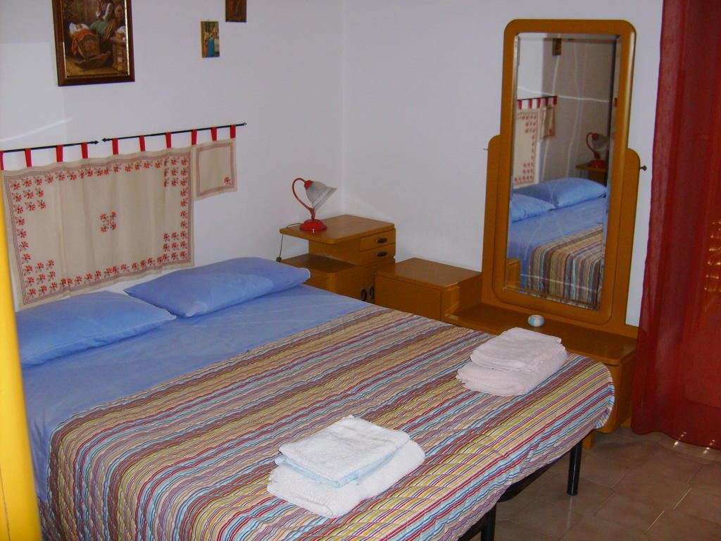 Bed & Breakfast 5 Di Spade Gioiosa Marea Camera foto